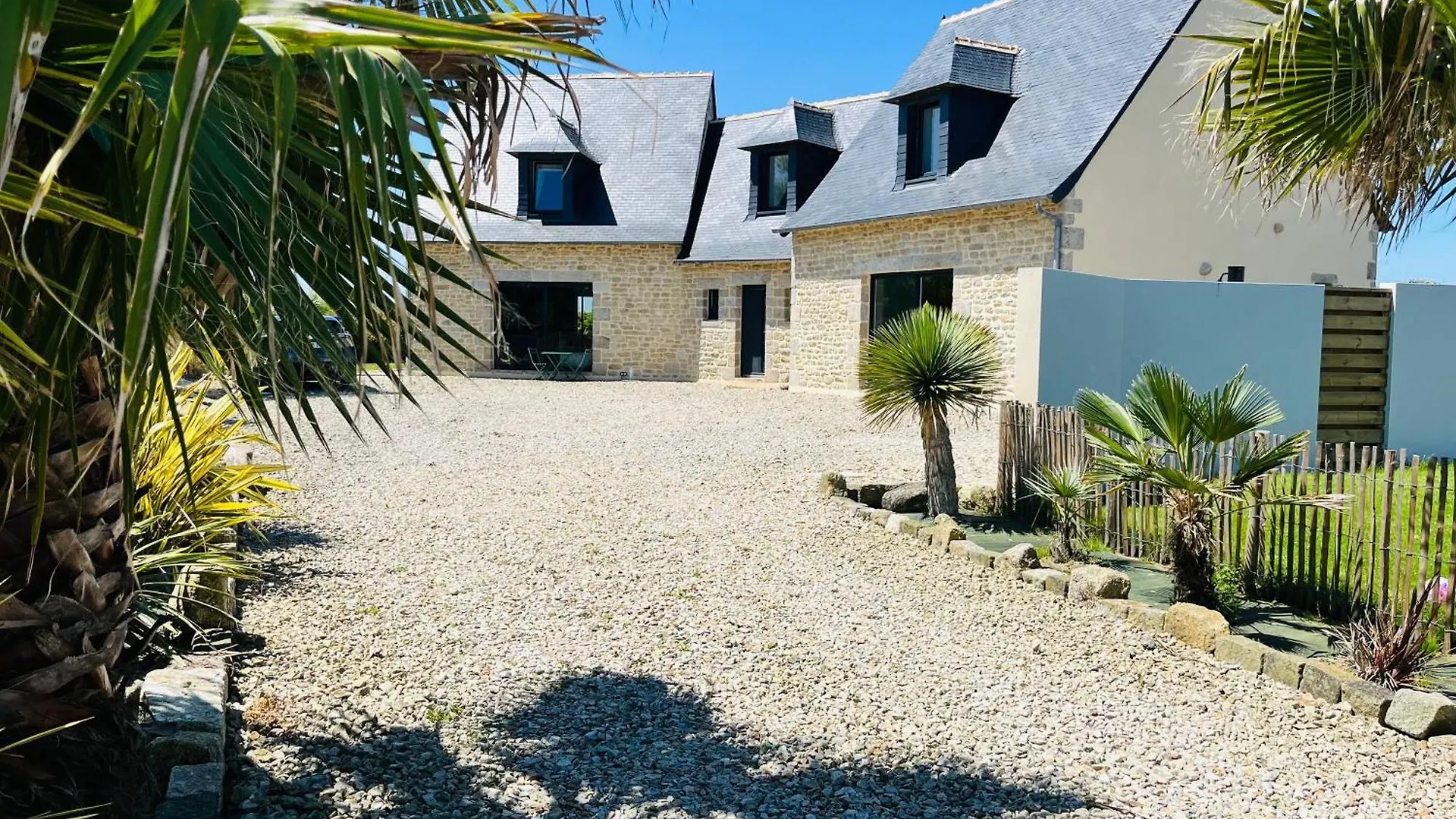 Le Petit Alice Cottage Cléder França